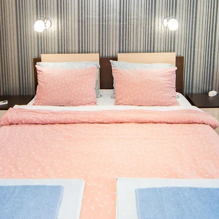 Half Private Using One Bedroom Instead Of Two - Better Value *