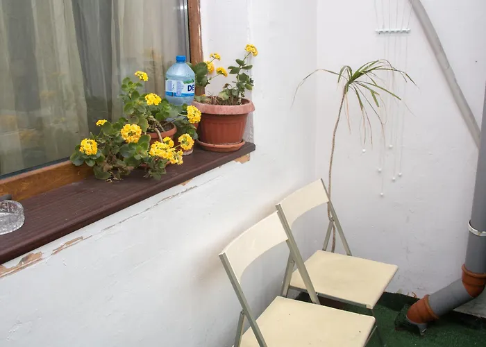 One Bedroom - Great Location Апартамент *