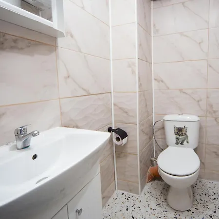 Great Location - With 2 Bedrooms